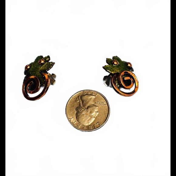 VINTAGE MATISSE 1950'S RENOIR GREEN ENAMELED MAPLE LEAF AND MATCHING EARRINGS - Picture 5 of 7
